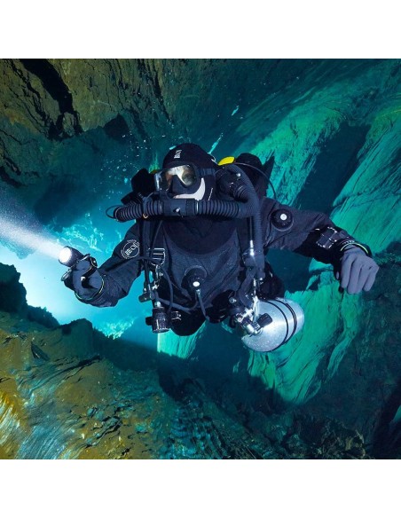 Fourth Element Heavy Duty Dry Gloves underwater